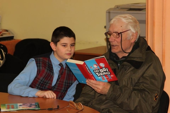 Ziua internaţională a cititului cu voce tare. Bunicul citeşte din cartea preferată a nepotului – Biblioteca Judeţeană “Paul Iorgovici” Reşiţa, Caraş Severin - 24 februarie 2016