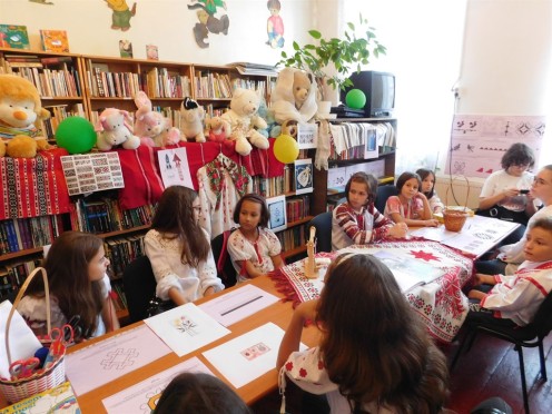Bibliovacanţa la Secţia pentru copii, Biblioteca Judeţeană „Alexandru Odobescu” Călăraşi – - 10 august 2018. Bibliotecar responsabil Nicoleta Rotaru şi voluntarii bibliotecii